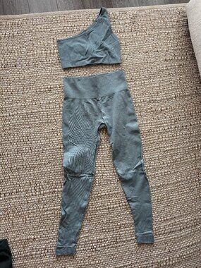 SET Active Sculptflex One Shoulder Workout Set